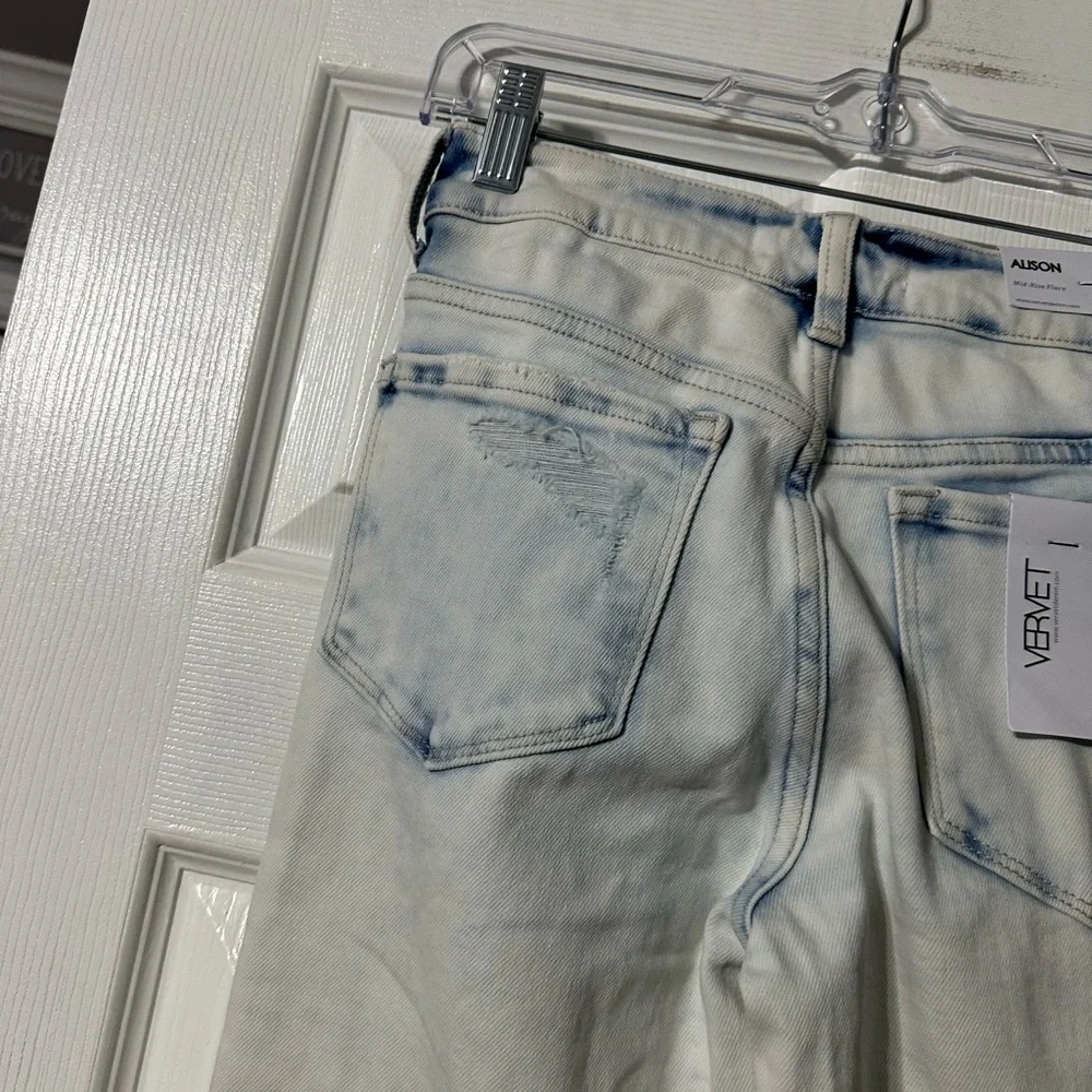 NWT Women's Vervet Alison Flared White Wash Jeans - Picture 10 of 14